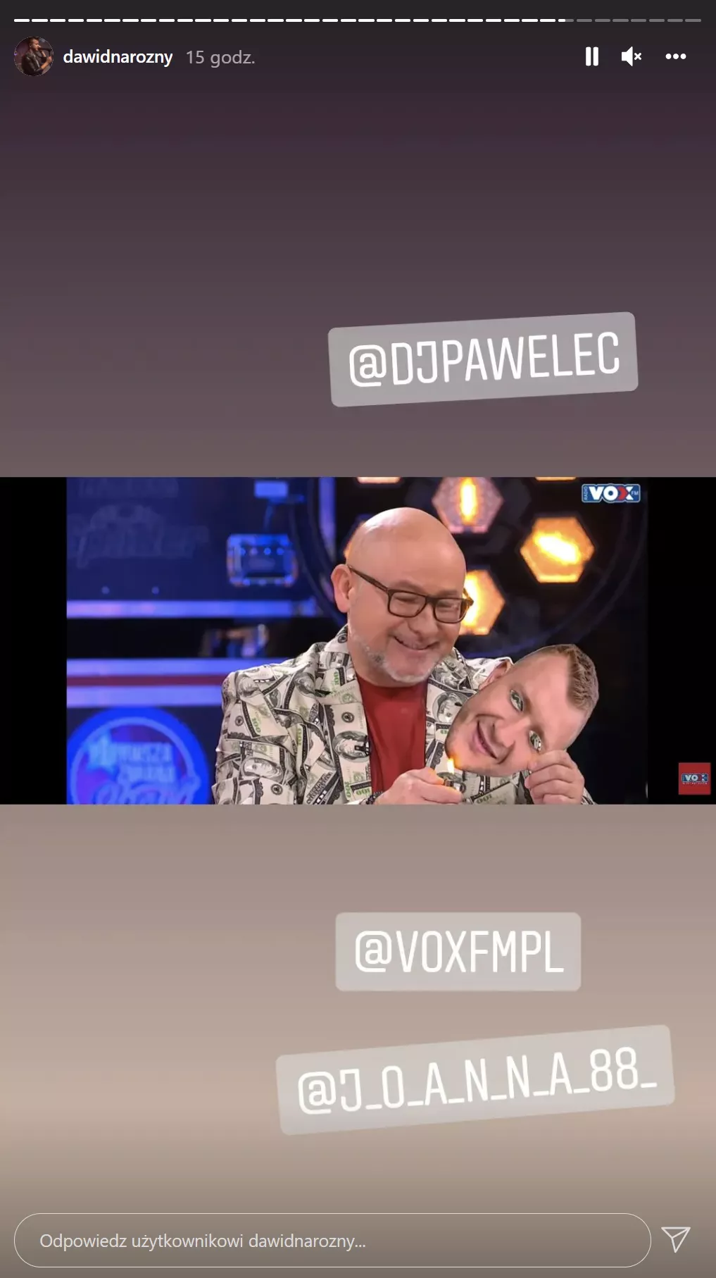 Afera po programie z grupą Piękni i Młodzi! Na wizji spalono podobiznę Dawida Narożnego! Co na to wokalista?! Fani wściekli 